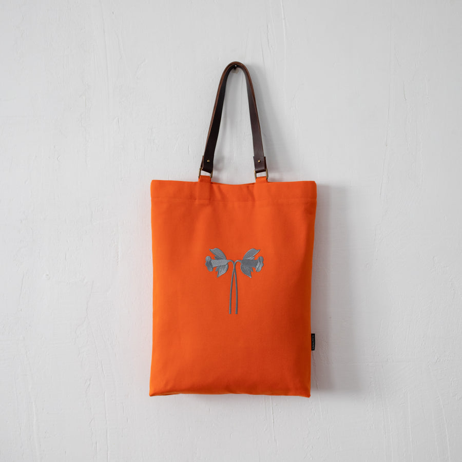 Inside out view of Oversized orange cotton canvas bag with daffodils and detachable leather handles
