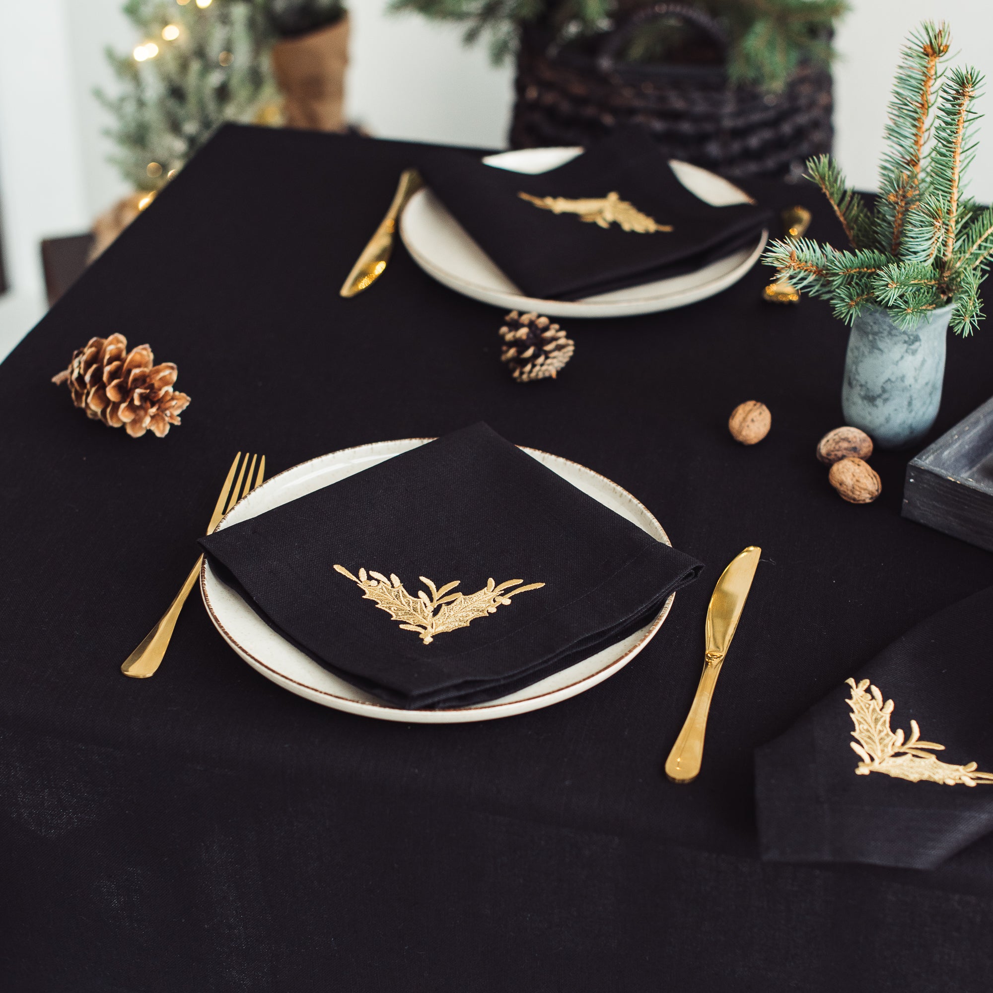 http://rimalinum.com/cdn/shop/products/christmas-linen-napkin-in-black.jpg?v=1668103797