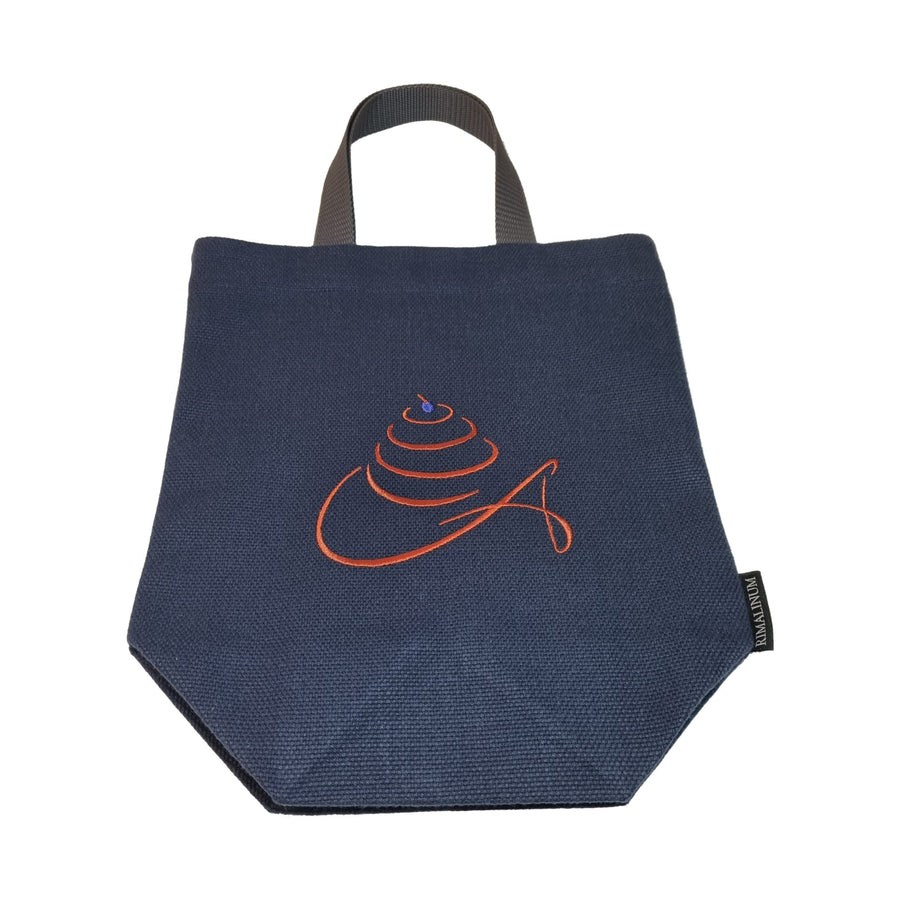 Lunch tote with embroidered design