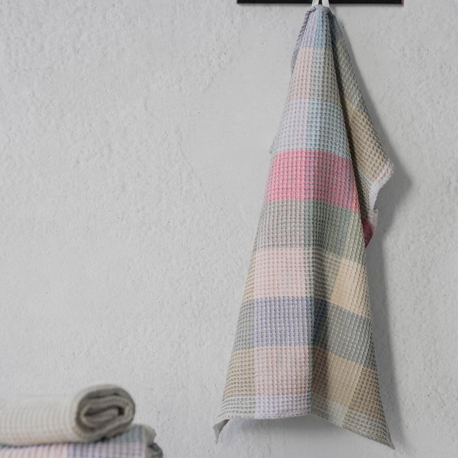 Hanging mixed color chequer patern linen hand towel