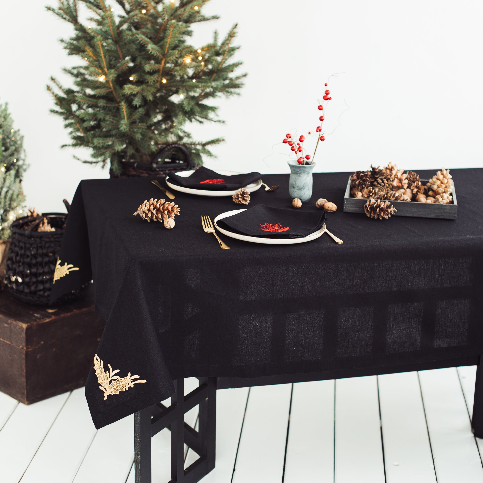 Christmas table decoration with red 