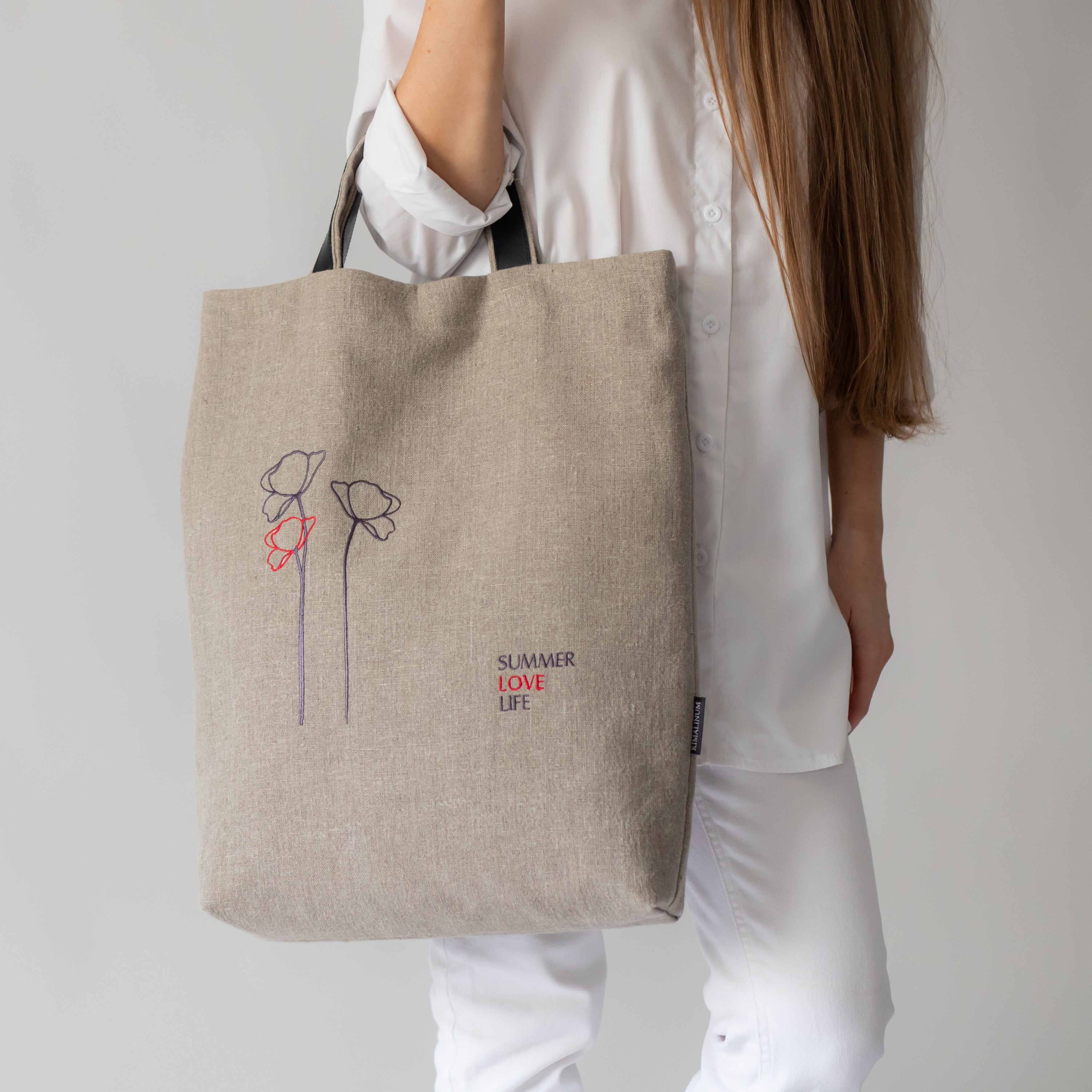 Girl carrying natural linen bag with SUMMER LOVE LIFE inscription